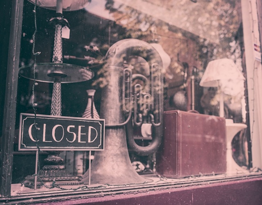 Each/every shop had a display in the window.